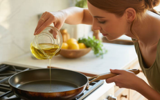 7 sai lầm thường gặp trong bếp &#226;m thầm l&#224;m tăng cholesterol xấu