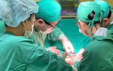 B&#225;c sĩ Việt Nam cứu bệnh nh&#226;n Campuchia vượt 1.000 km t&#236;m hy vọng sống