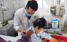 Cứu sống bệnh nh&#226;n sốc tim, ngưng tim trong ‘cuộc đua một ph&#250;t sinh tử’