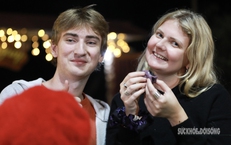 Du kh&#225;ch quốc tế v&#224;o bản người T&#224;y học l&#224;m b&#225;nh d&#224;y