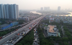 H&#224; Nội ph&#226;n luồng giao th&#244;ng dịp 30/4: Đi đường n&#224;o để tr&#225;nh &#39;ch&#244;n ch&#226;n&#39; tr&#234;n đường?