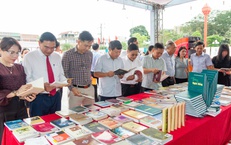 H&#224;nh tr&#236;nh nửa thế kỷ ph&#225;t triển của nền văn học nghệ thuật H&#224; Tĩnh