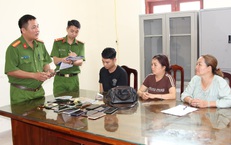 Chen lấn trong d&#242;ng người chi&#234;m b&#225;i x&#225; lợi Đức Phật, nh&#243;m m&#243;c t&#250;i cuỗm 19 điện thoại c&#249;ng nhiều tiền mặt