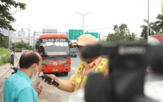 CSGT H&#224; Nội giăng &#39;gọng k&#236;m&#39; hai đầu Thủ đ&#244;, xe kh&#225;ch, limousine vi phạm kh&#243; tho&#225;t