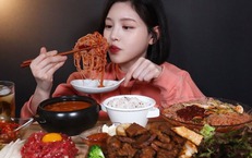 Sức khỏe ảnh hưởng nghi&#234;m trọng từ những thử th&#225;ch ăn uống cực đoan tr&#234;n mạng x&#227; hội