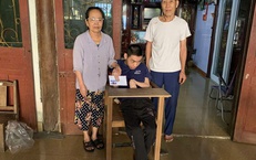 B&#225;o Sức khỏe v&#224; Đời sống trao tiền bạn đọc hỗ trợ c&#225;c ho&#224;n cảnh kh&#243; khăn ở H&#224; Tĩnh