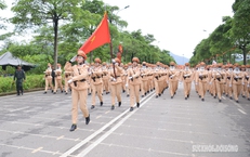 Nữ chiến sĩ c&#244;ng an tự h&#224;o hai lần l&#224;m khối trưởng đo&#224;n diễu binh