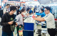 H&#224;ng trăm chuyến bay bị hủy, tỷ lệ đ&#250;ng giờ của ng&#224;nh h&#224;ng kh&#244;ng giảm mạnh