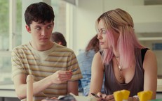 Xem phim Sex Education 3 lần trong đ&#234;m gi&#250;p thay đổi cuộc đời bất hạnh th&#224;nh may mắn