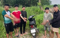 D&#224;n cảnh hỏi đường, nh&#243;m c&#244;n đồ cướp xe trong t&#237;ch tắc
