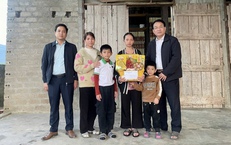 C&#225;n bộ y tế &#39;nu&#244;i heo đất&#39; hỗ trợ người bệnh ngh&#232;o