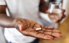Người gi&#224; cần bổ sung vitamin g&#236;?