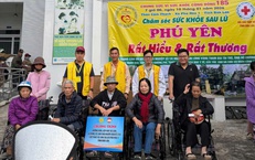 Hàng trăm người dân vùng lũ Đắk Lắk được khám bệnh, phát thuốc miễn phí