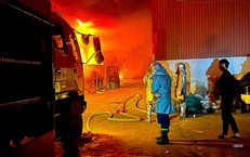 Cháy lớn tại xưởng sản xuất ở Đan Phượng, robot chữa cháy được huy động