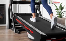 12-3-30: Cơn sốt đi bộ dốc đang 'càn quét' giới fitness có thực sự hiệu quả?