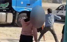 Xác minh clip 2 tài xế xe ben đánh nhau chảy máu trong mỏ đá, đám đông thờ ơ đứng nhìn