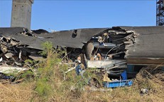 Thái Lan: Cần cẩu đổ sập vào đoàn tàu chở khách, ít nhất 22 người tử vong