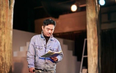 'Ngọc Hoàng' Quốc Khánh vướng tin đồn ác ý, tuổi U70 rời căn phòng 10m2 về sống với gia đình người em