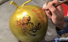 Dịch vụ vẽ dừa kiếm hàng chục triệu đồng mỗi tháng dịp cận Tết