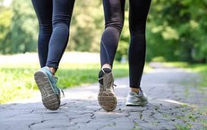 Đi bộ khi bụng đói hay sau bữa ăn: Cách nào giúp giảm cân tốt hơn?