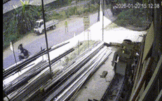 Xe máy chở 3 người tông Thượng úy cảnh sát giao thông bị thương nặng