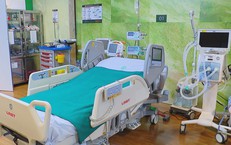 Phòng cấp cứu y tế với nhiều trang thiết bị hiện đại phục vụ tại khu vực Đại hội XIV