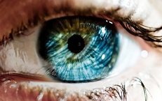 Đỏ, sưng đau mắt: Cảnh báo viêm mống mắt cần khám sớm