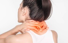 Đau cổ vai gáy khi ngủ dậy phải làm sao?