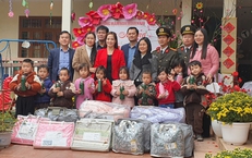 2 tỷ đồng trao tặng quà thiết yếu cho trẻ có hoàn cảnh khó khăn tại 3 tỉnh