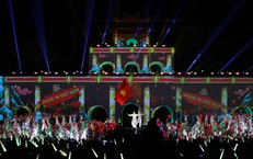 Chùm ảnh: Di sản, âm nhạc và sắc màu năm châu 'hội tụ' tại Hà Nội