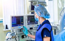 Chia sẻ dữ liệu, niêm yết và kê khai giá trực tuyến để quản lý chặt giá thiết bị y tế