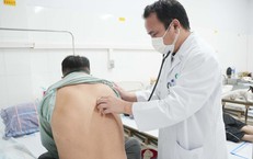 Vì sao người cao tuổi dễ bị viêm phổi khi thời tiết chuyển mùa?