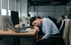 Ngủ trưa dậy đau đầu, vì sao?