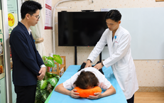 Bác sĩ Phòng khám Hoa Sen TPHCM: Kết hợp Đông - Tây y phải từ chẩn đoán
