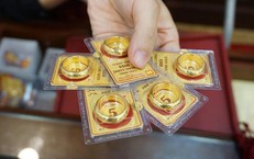 Chốt giá vàng hôm nay ngày 12/10 đồng loạt giảm mạnh