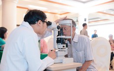 Sai lầm khi chờ đục thủy tinh thể 'chín muồi' mới mổ