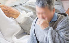 Chỉ sốt nhẹ, người đàn ông bất ngờ rơi vào suy hô hấp nguy kịch