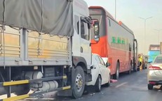 Va chạm liên hoàn giữa 7 ô tô trên Quốc lộ 1