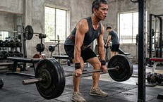 Sau tuổi 50, tập sức mạnh khi bụng đói có làm giảm hiệu quả tăng cơ?