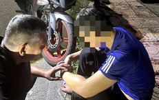 Đại úy công an lao xuống sông cứu nam thanh niên nhảy cầu ở Huế trong đêm