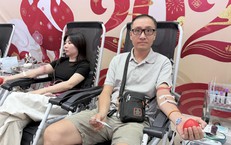 Những mái tóc trao đi, những giọt máu sẻ chia vì người bệnh