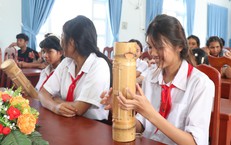 Học sinh Raglai hào hứng học đàn Chapi, gìn giữ ‘đặc sản’ quý