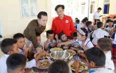 Care For Việt Nam 'gieo mầm' tương lai trẻ em từ những bữa ăn học đường