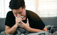 Ho đờm mùi giống phân do đường rò từ đại tràng lên phổi