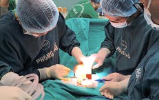 Đeo vòng kim loại tăng kích thước vùng kín, nam thanh niên suýt hoại tử tinh hoàn
