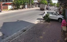 Thót tim cảnh xe tải nghiêng ngả sau cú đánh lái tránh ô tô con