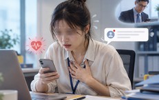 Thấy tin nhắn của sếp trên màn hình khiến cô gái 27 tuổi tim đập loạn nhịp