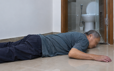 Đi tiểu đêm, người đàn ông 69 tuổi đột ngột tử vong