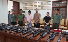Đẩy mạnh phân quyền, đơn giản hoá thủ tục trong quản lý, sử dụng vũ khí, vật liệu nổ và công cụ hỗ trợ
