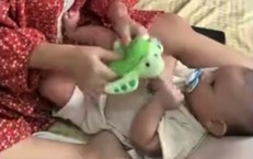 Màn hát ru con của mẹ bỉm sữa khiến dân mạng nghe mãi không chán
